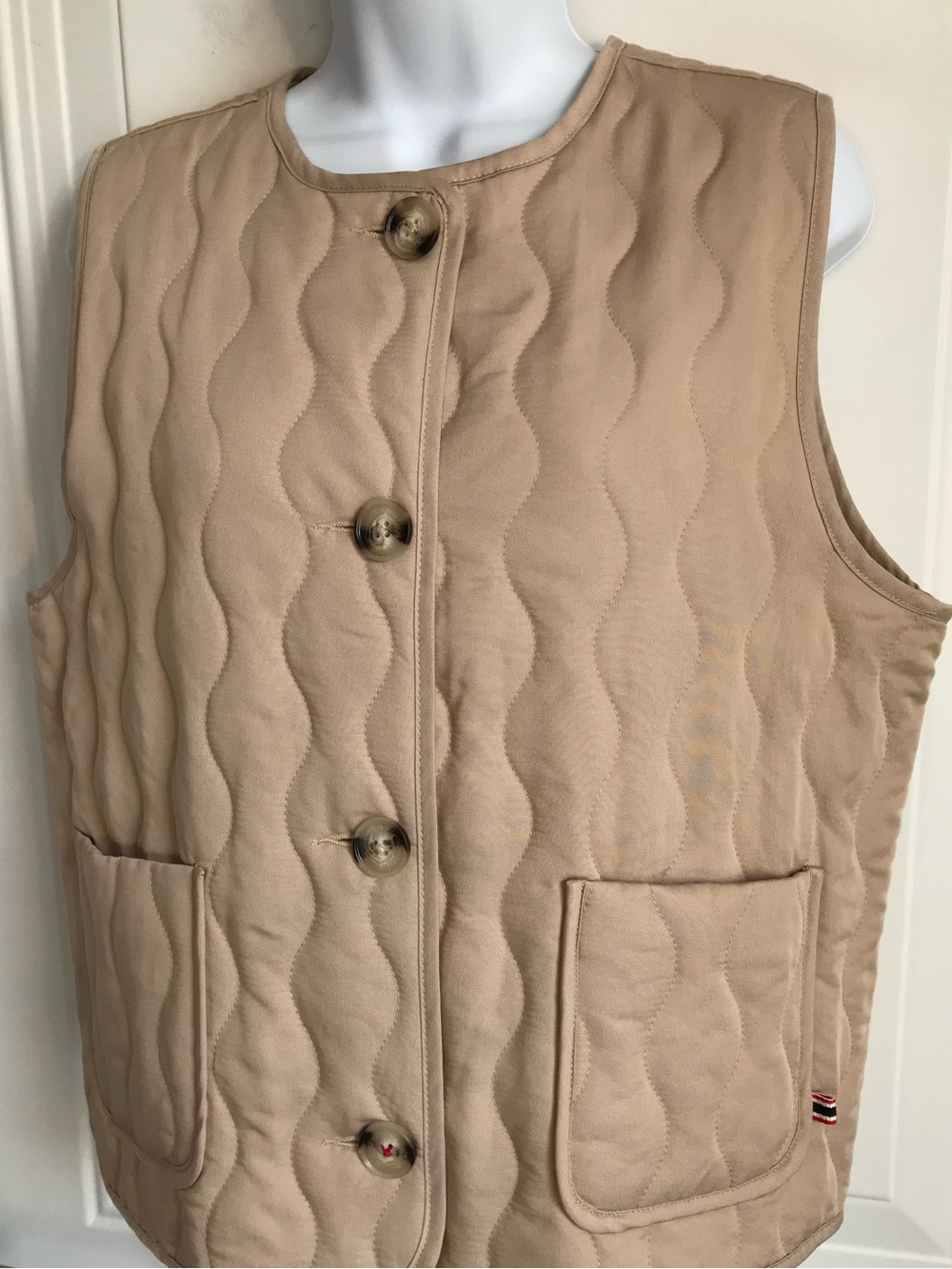 HUNTER Women’s S Clay Beige Quilted Sleeveless Button Down Lightweight Vest NWT - Picture 10 of 16